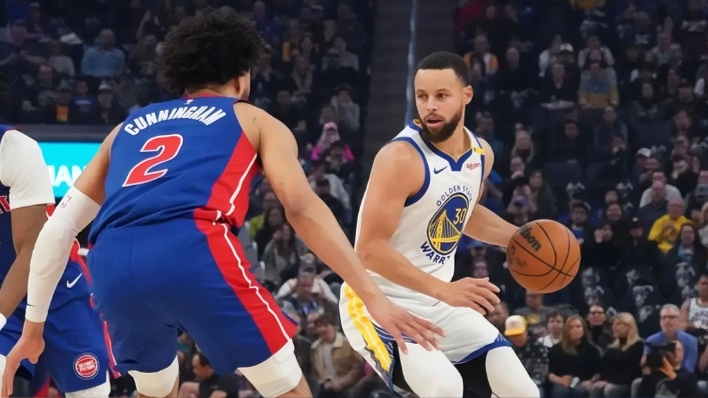 乐鱼电竞在线平台-库里：破纪录的每一投都在刷新“比赛的边界”！