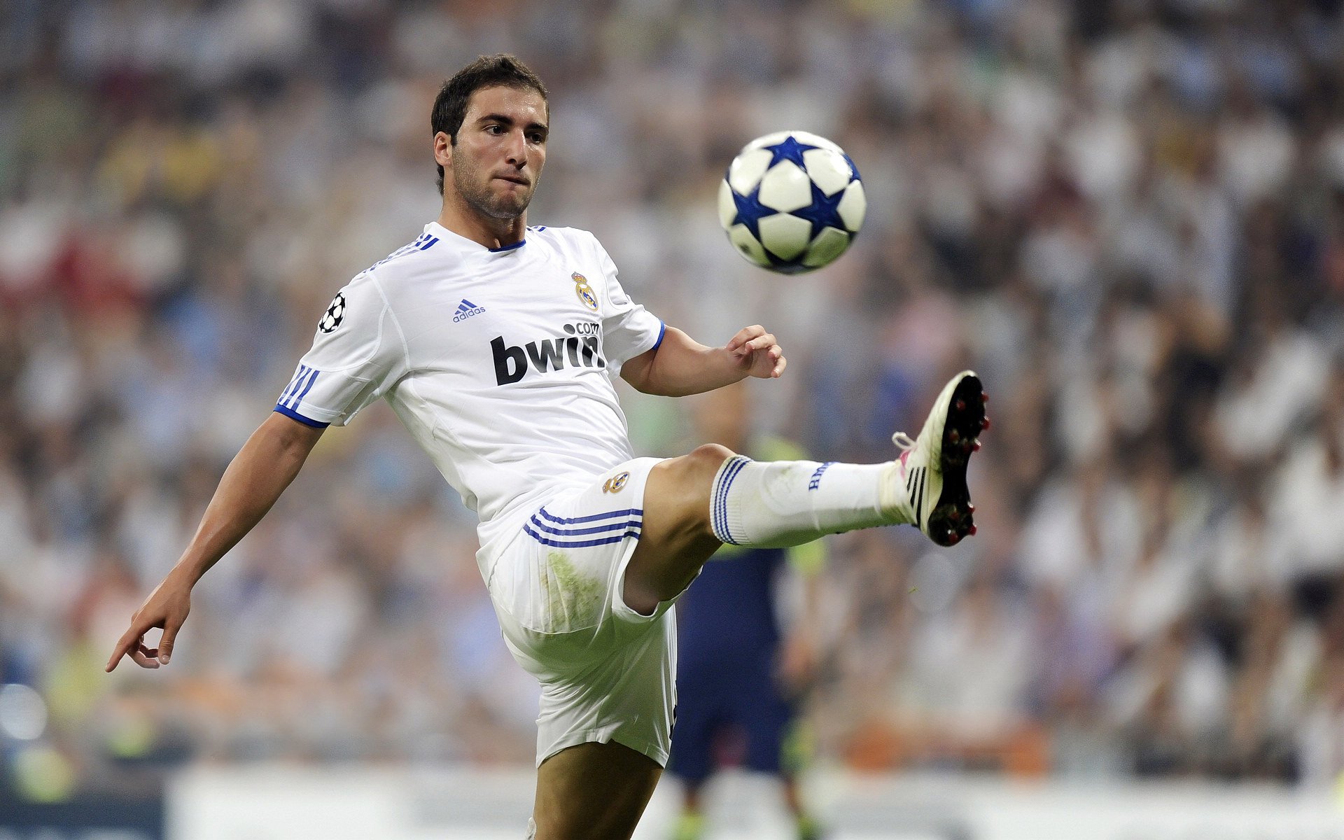 《手游电竞崛起:手机也能打出职业水平》,手机电竞级