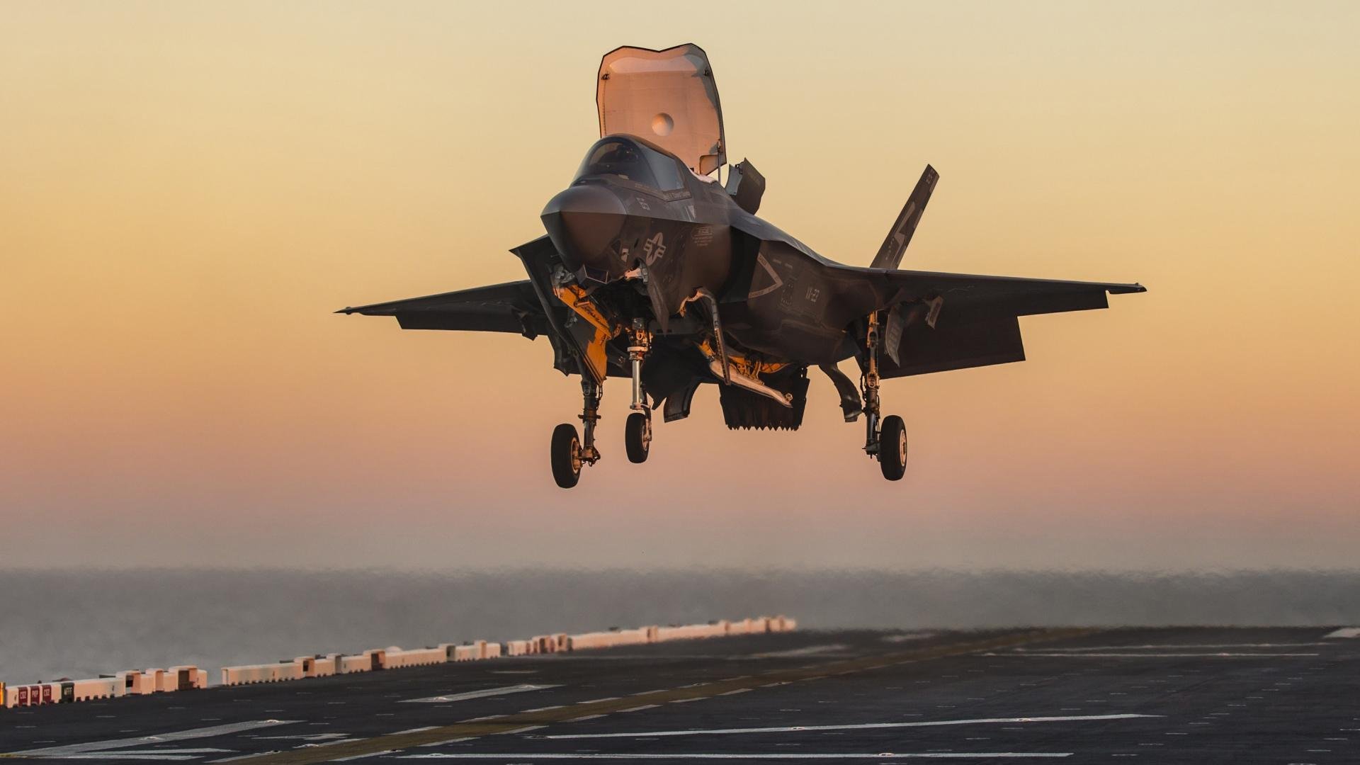 特色足球赛事频繁举办，推动全民体育热潮持续升温，足球特色活动方案