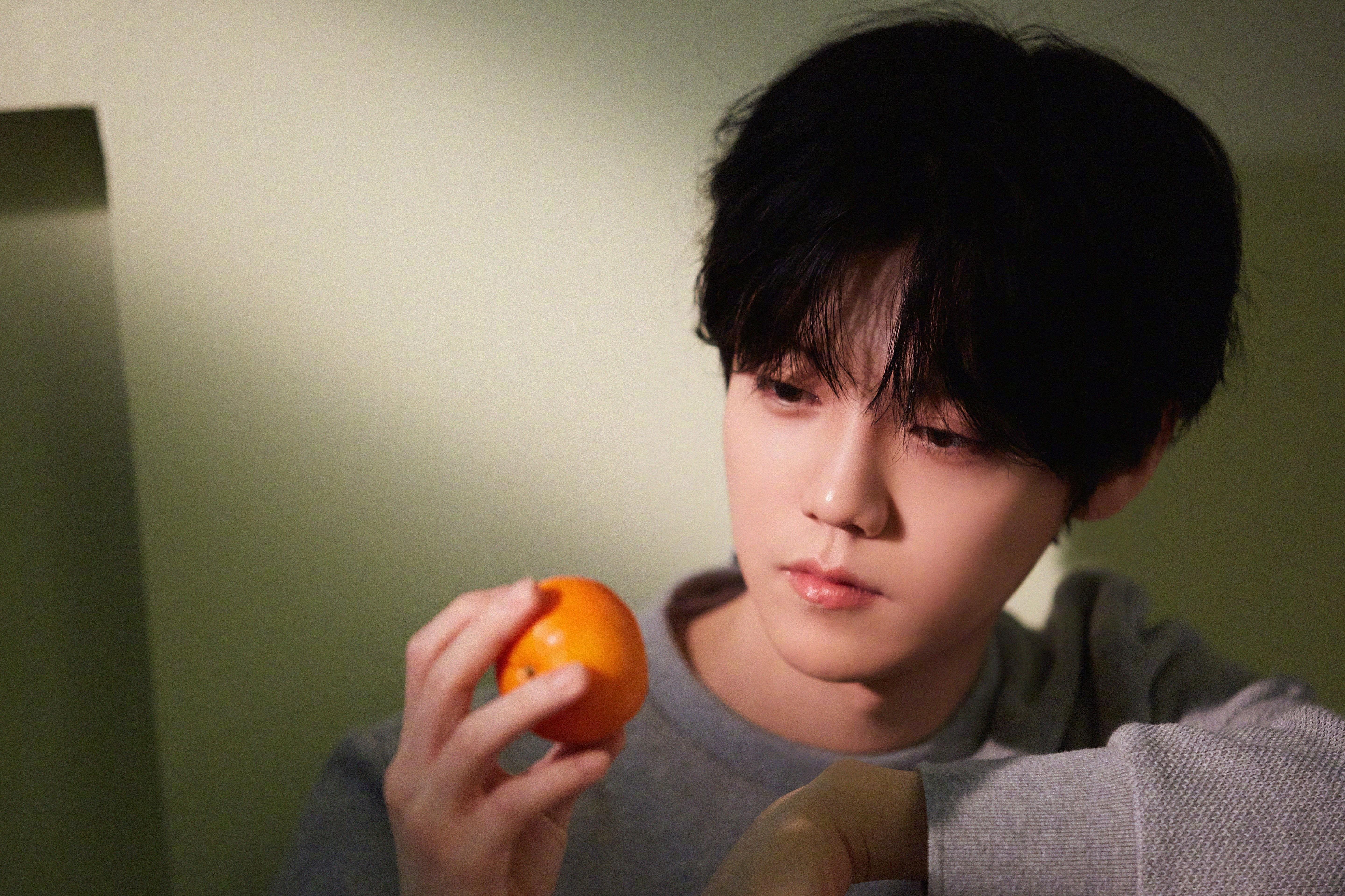 库兹马诺维奇在巴黎奥运会手球比赛中多次扑救关键球,库兹马首发