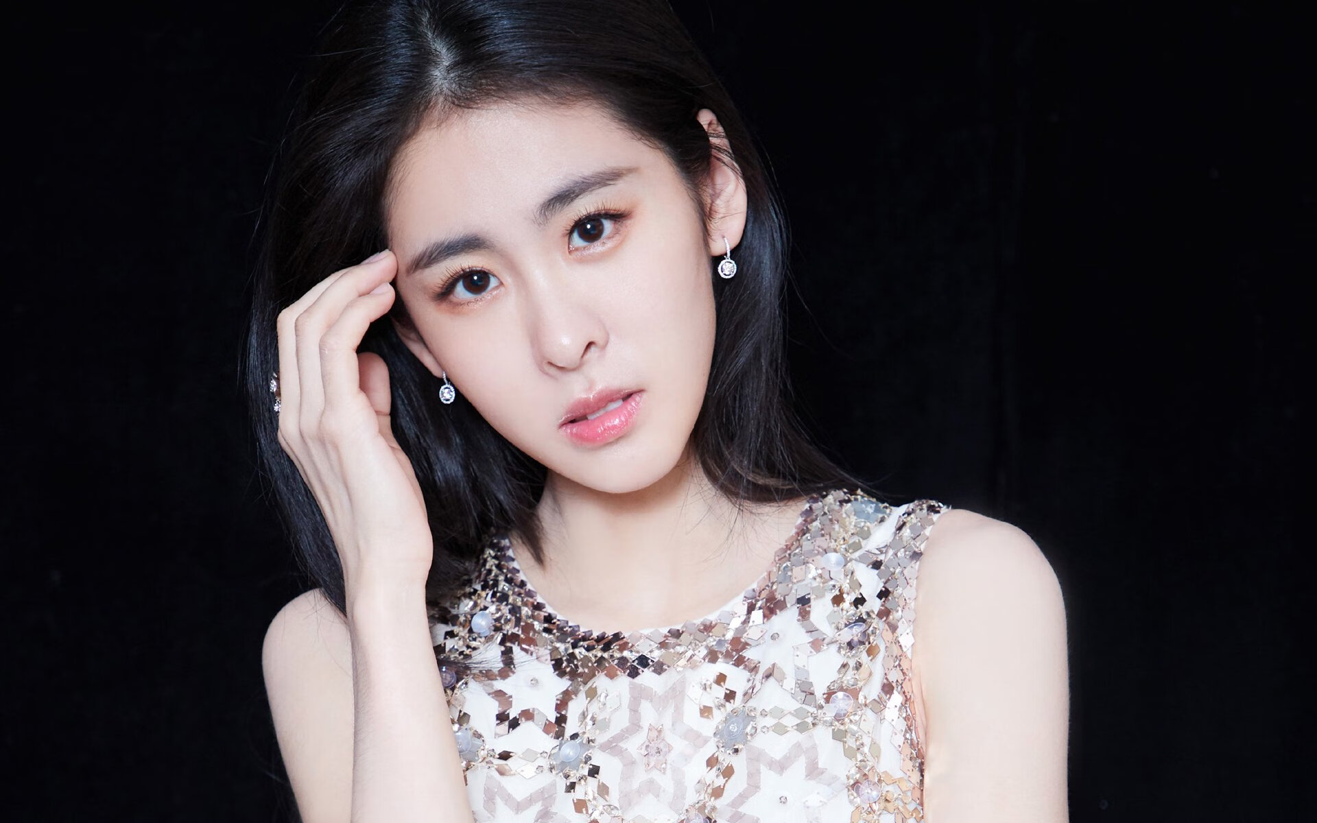 乐鱼体育(中国)官方网站-库兹马诺维奇在巴黎奥运会手球比赛中展现出高水平的反应速度，库兹马出手次数