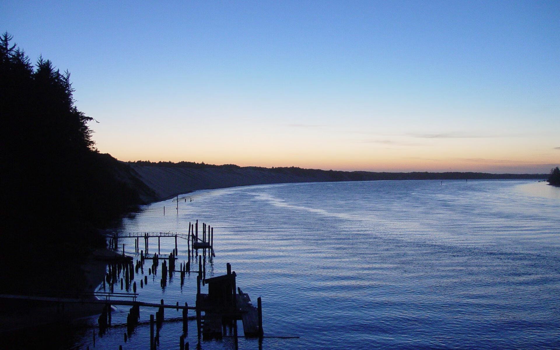 拜仁锋线跑动灵活形成层层攻势,拜仁战术风格打法