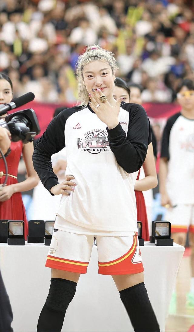 乐鱼体育-"女性运动员的崛起：她们在篮球中的影响力"